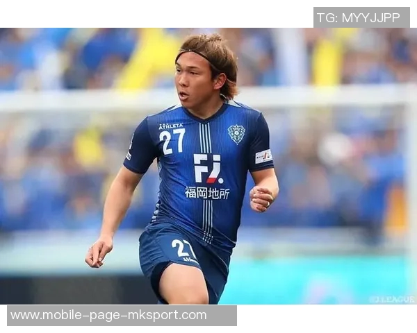 铁人队长邦本宜裕与妻子共庆中甲奖牌荣誉感恩贤内助的支持与陪伴